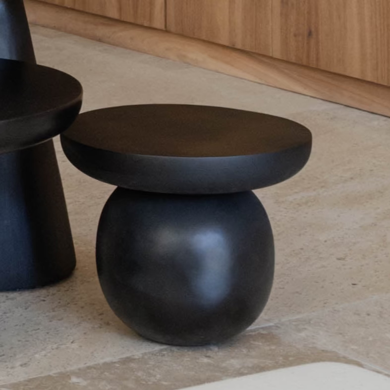 Mesa lateral Black on Black 02